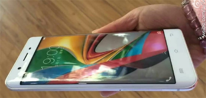 Dünyanın ilk 6GB RAM'li akıllı telefonunun canlı fotoğrafları sızdı