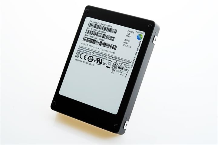 Samsung kurumsal depolama için dünyanın en büyük SSD'sini tanıttı