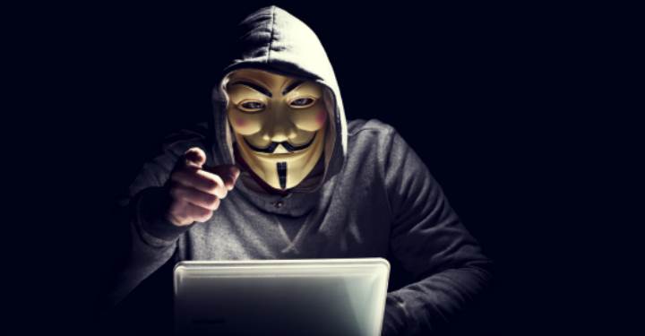 Anonymous: Twitter hesaplarımızı kapatarak IŞİD'e destek oluyor
