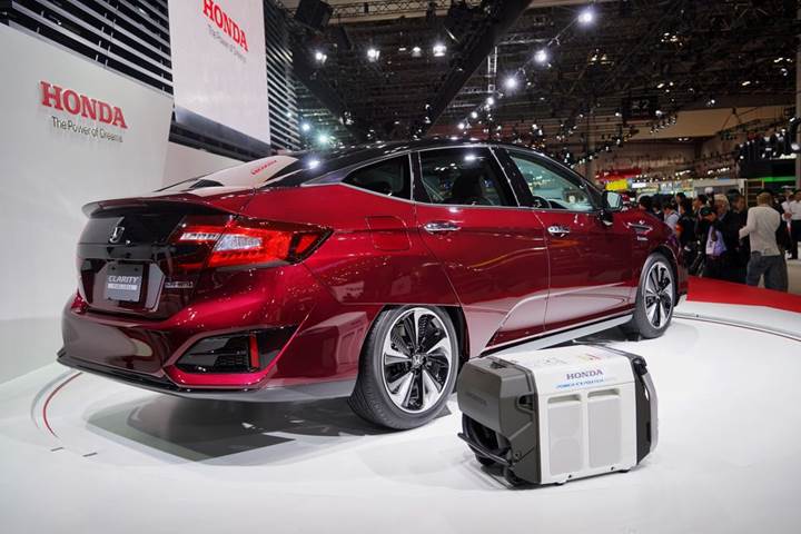 Honda'nın hidrojen yakıtlı arabası Clarity Fuel Cell piyasaya sürüldü