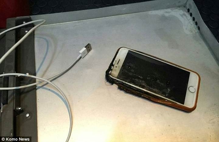 Uçakta alev alan iPhone 6 paniğe yol açtı