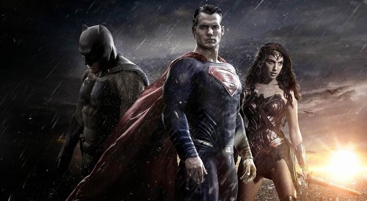 Batman v Superman ilk gecesinde $27.7 milyon dolar gelir elde etti