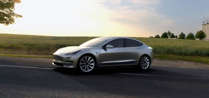 Tesla'nın ekonomik fiyatlı elektrikli otomobili Model 3 nihayet tanıtıldı