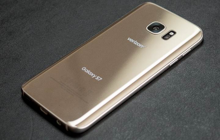 Samsung Galaxy S7 satışlarının 10 milyona yaklaştığı tahmin ediliyor