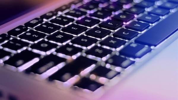 yeni macbook bilgisayarlarda klavye