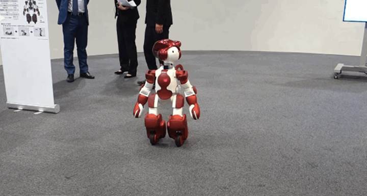 Hitachi yeni insansı robotu EMIEW3'ü tanıttı