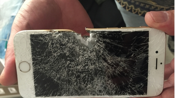 Uzman çavuşun hayatını cebindeki iPhone'u kurtardı
