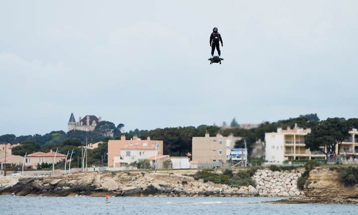 'Uçan Fransız': Hoverboard'la dünya rekoru kırdı (Video)