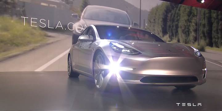 Elon Musk, Tesla Model 3'te Ludicrous Mod olacağını doğruladı