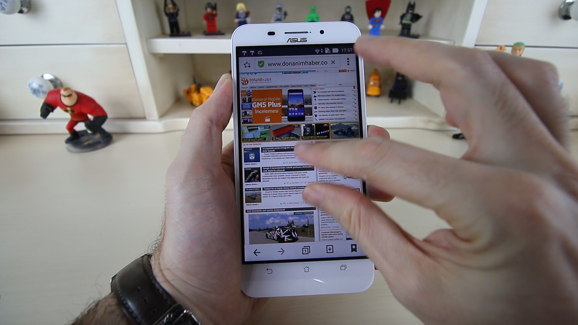 Asus ZenFone Max inceleme videosu 'Pili bitmeyen telefon'