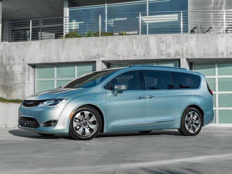 Google sürücüsüz araç testleri için Chrysler ile anlaştı