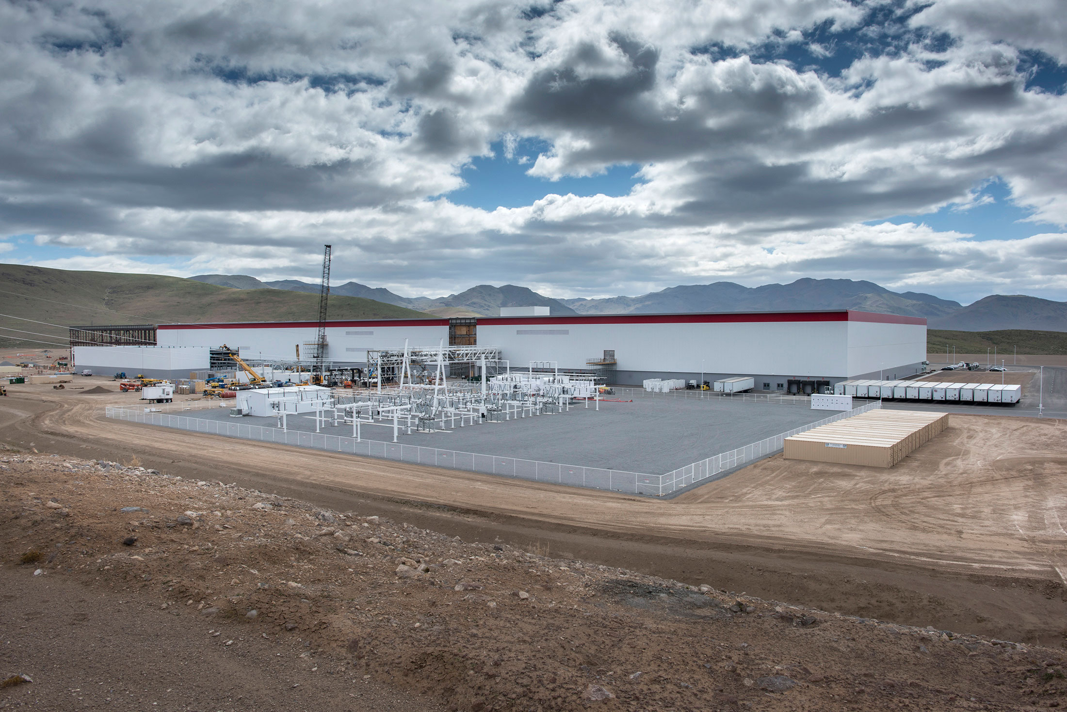 Tesla'nın devasa Gigafactory tesisinden yeni fotoğraflar var