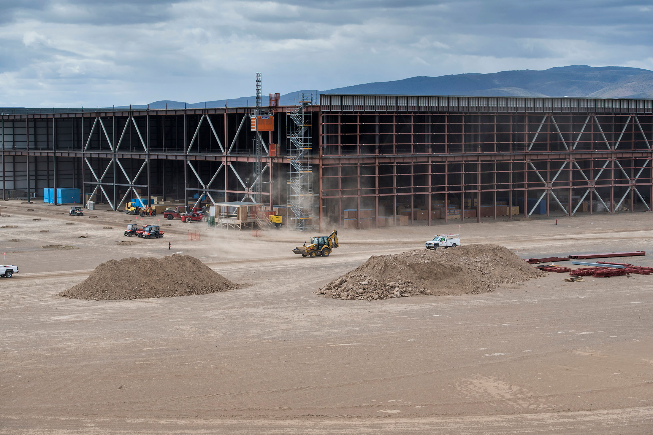 Tesla'nın devasa Gigafactory tesisinden yeni fotoğraflar var