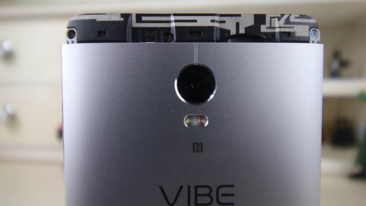Lenovo Vibe P1 inceleme videosu 'Pil performansıyla dikkat çekiyor'
