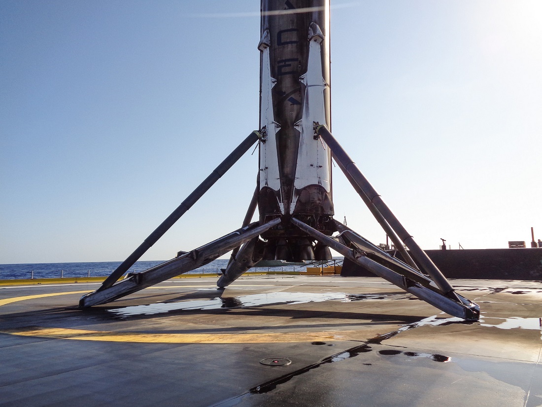 Falcon 9'un inişini 3 farklı açıdan izleyin (VİDEO)