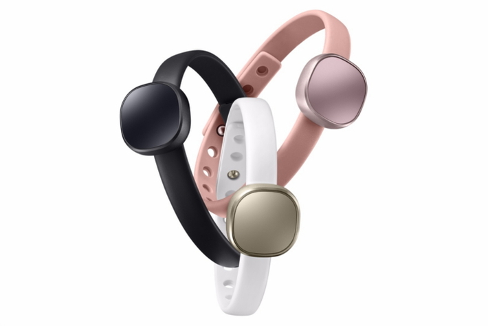Uygun fiyatlı fitness bilekliği Samsung Charm satışa çıkıyor