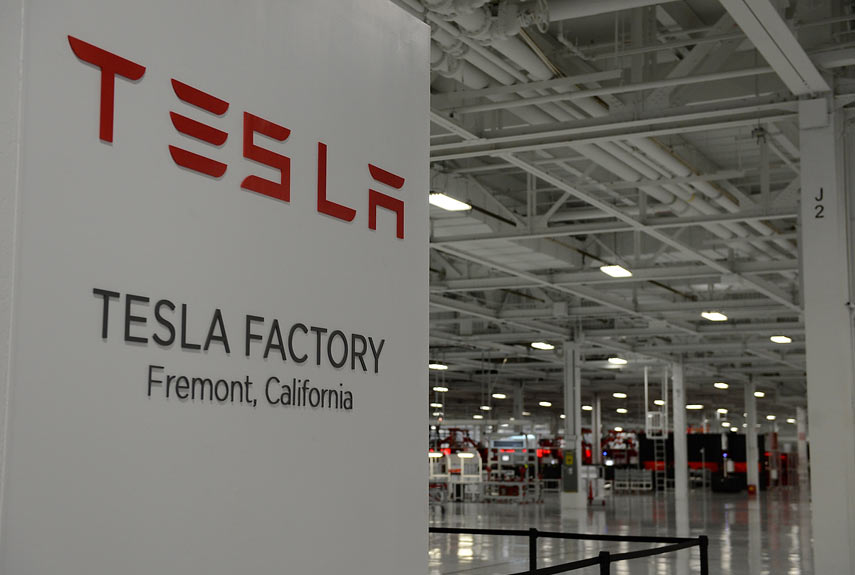 Tesla ucuz işçi kullanmakla suçlanıyor
