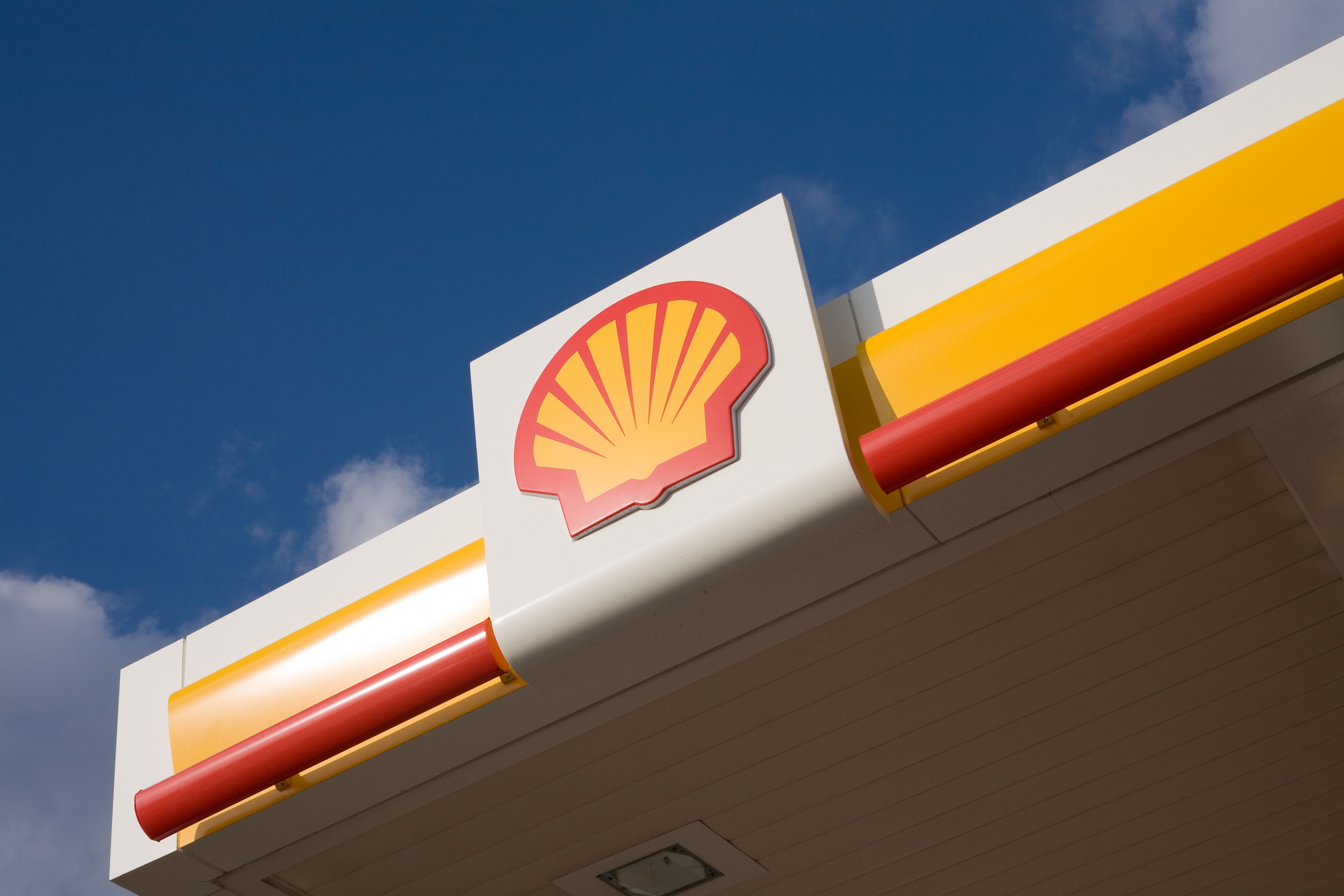 Shell, yenilenebilir enerji ve düşük karbon izine yatırım yapacak