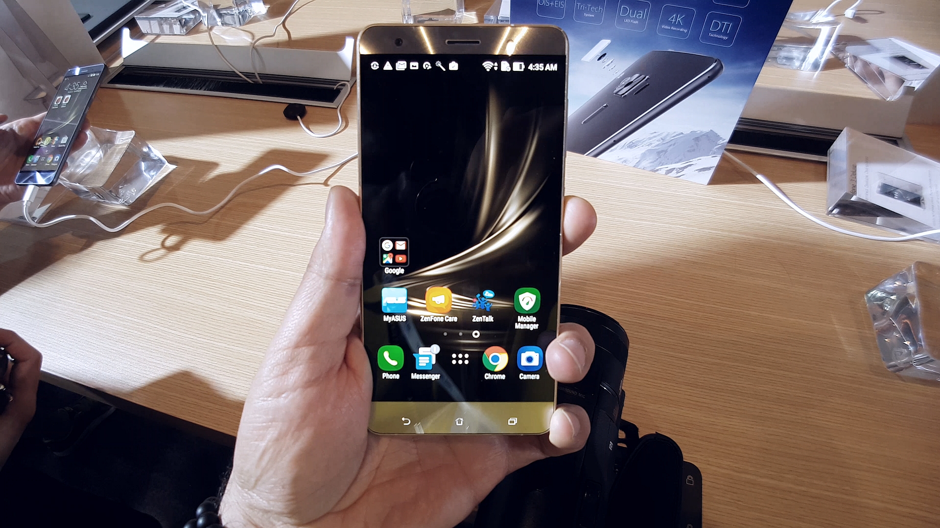 Asus ZenFone 3 Deluxe incelemesi: 'Asus telefon devlerine meydan okuyor'