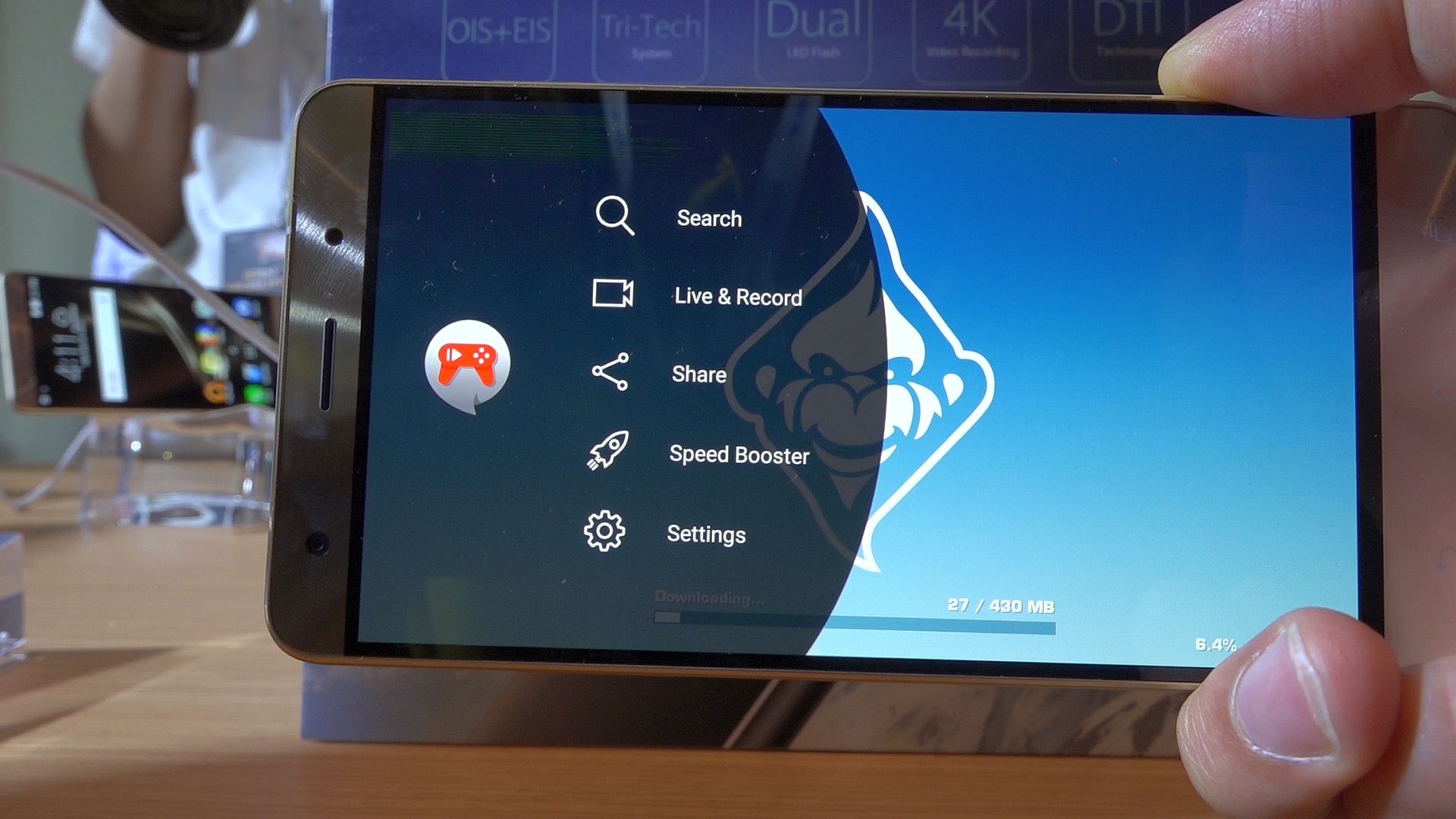 Asus ZenFone 3 Deluxe incelemesi: 'Asus telefon devlerine meydan okuyor'