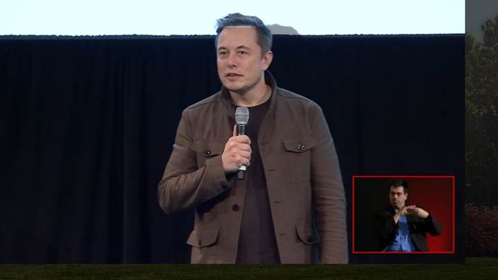 Elon Musk, makineleri üreten makineler üretmek için kolları sıvadı