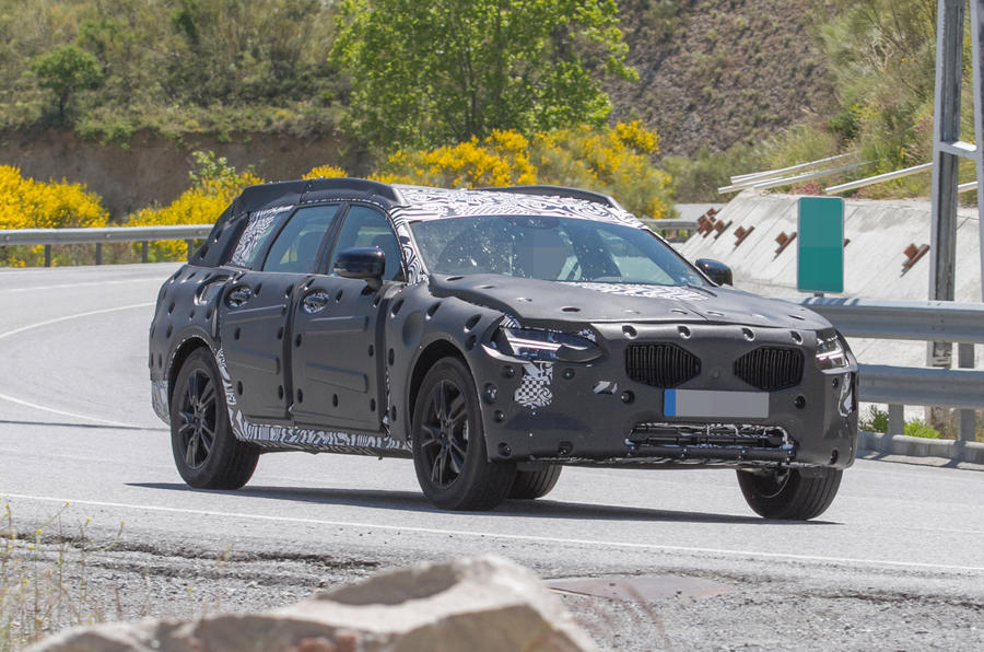 2017 Volvo V90 Cross Country kameralara yakalandı