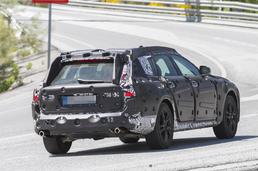 2017 Volvo V90 Cross Country kameralara yakalandı