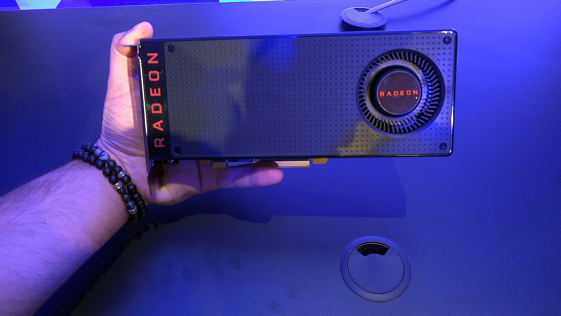 AMD Radeon RX 480 mercek altında