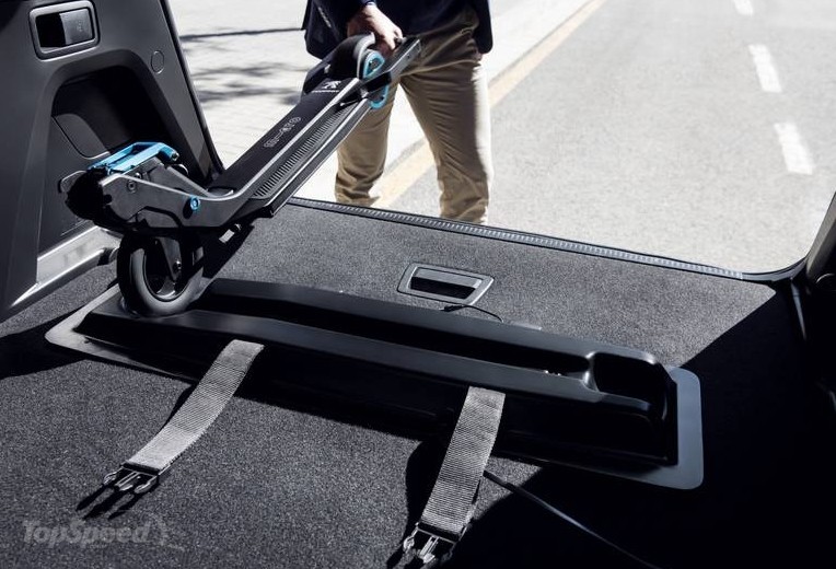 Peugeot'dan yeni elektrikli yardımcı scooter: e-Kick