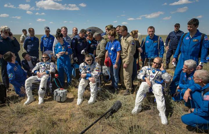 Uzay İstasyonu'ndaki 3 astronot işte böyle Dünya'ya döndü