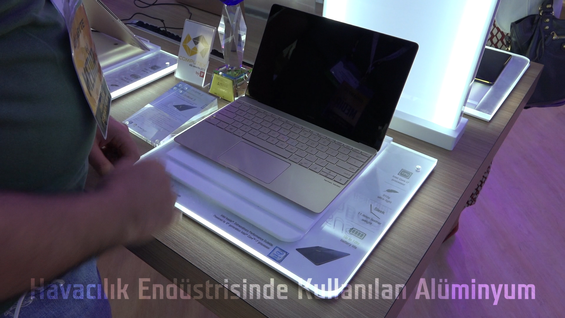 Asus ZenBook 3 mercek altında: 'Aynı performansta daha ince bilgisayar yok!'