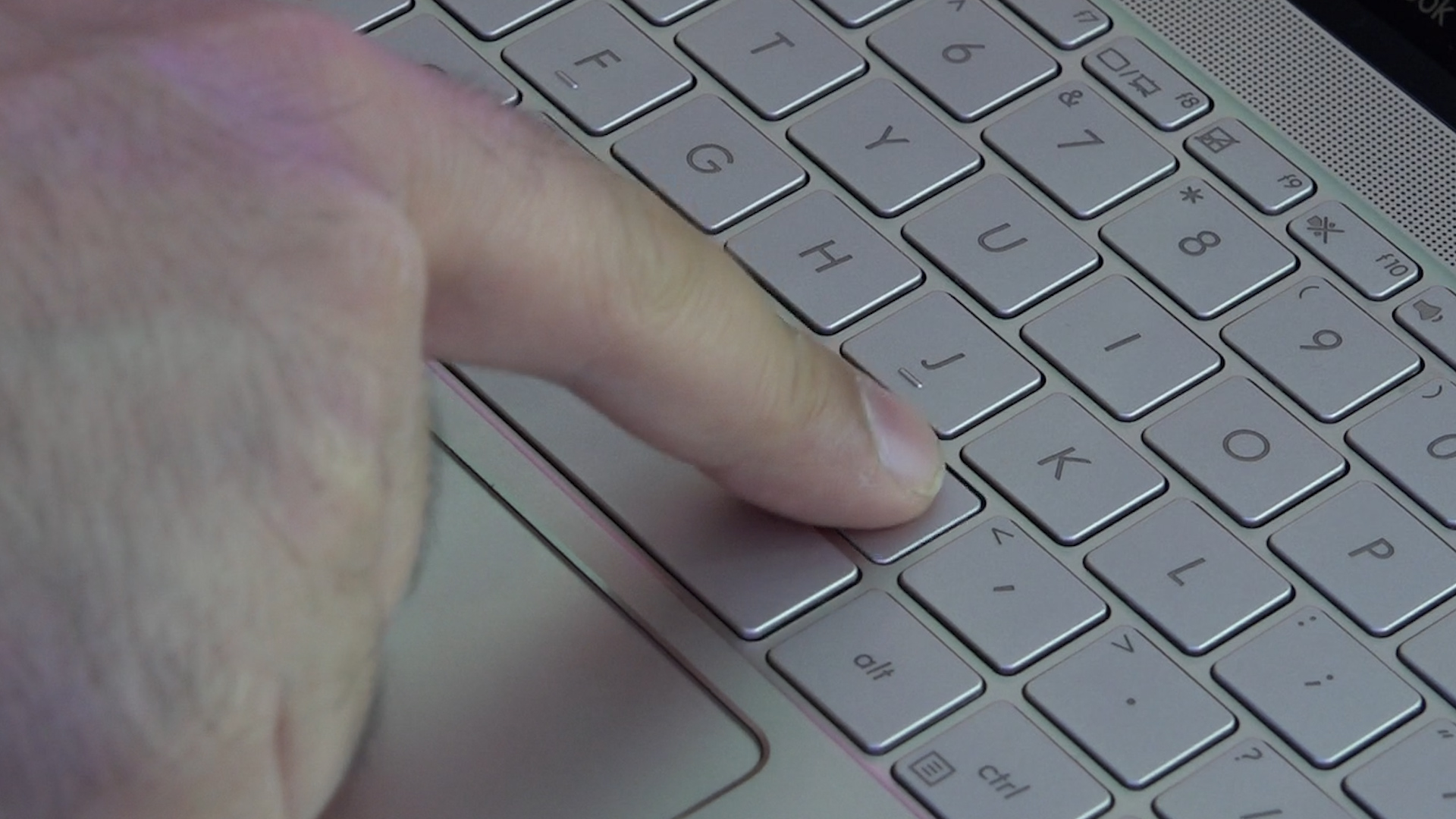 Asus ZenBook 3 mercek altında: 'Aynı performansta daha ince bilgisayar yok!'