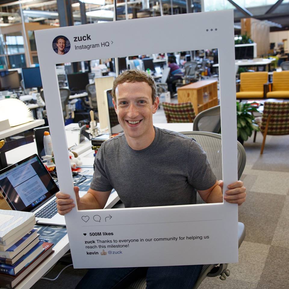 Mark Zuckerberg de webcamin üzerini bantla kapatanlar arasında