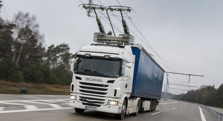 İsveç tırlar için 2 km uzunluğunda elektrikli otoyolu kullanıma açtı