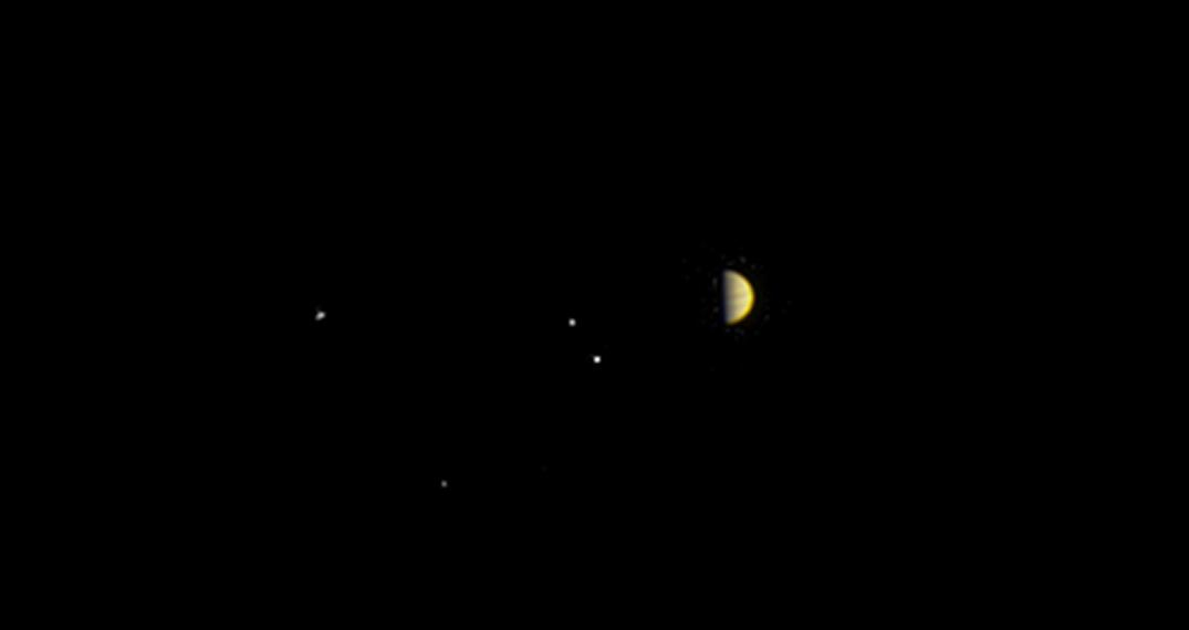 Jüpiter'in keşfine sayılı günler: İşte Juno uzay aracından ilk fotoğraf