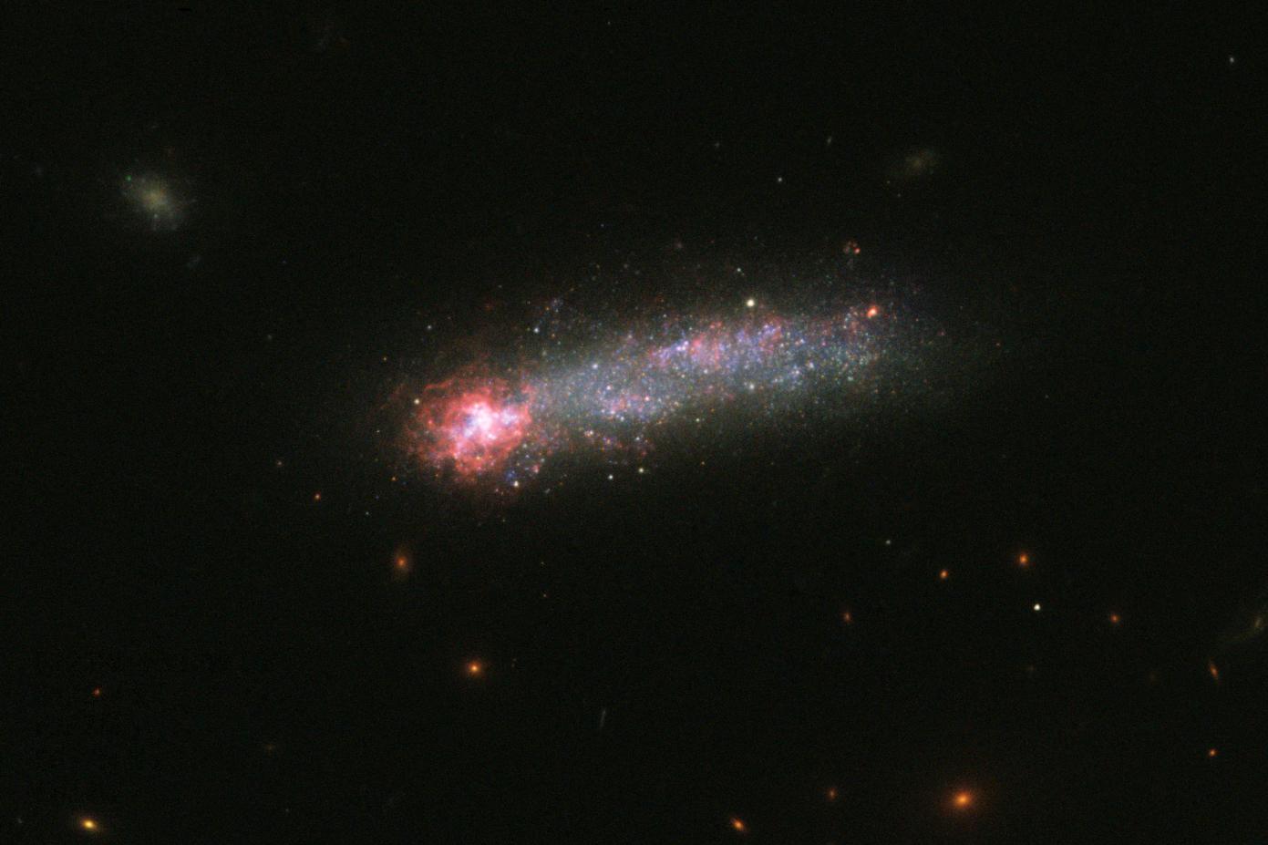 Hubble'dan inanılmaz fotoğraf: Yıldızlararası havai fişek gösterisi