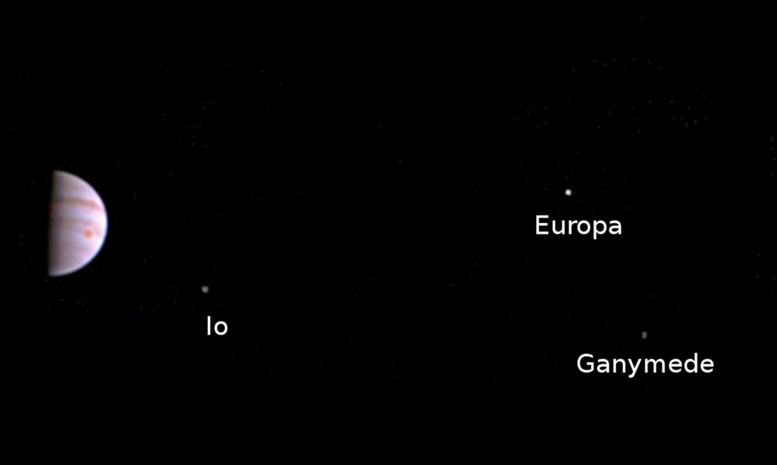 İşte Juno'nun Jüpiter yörüngesinden gönderdiği ilk fotoğraf