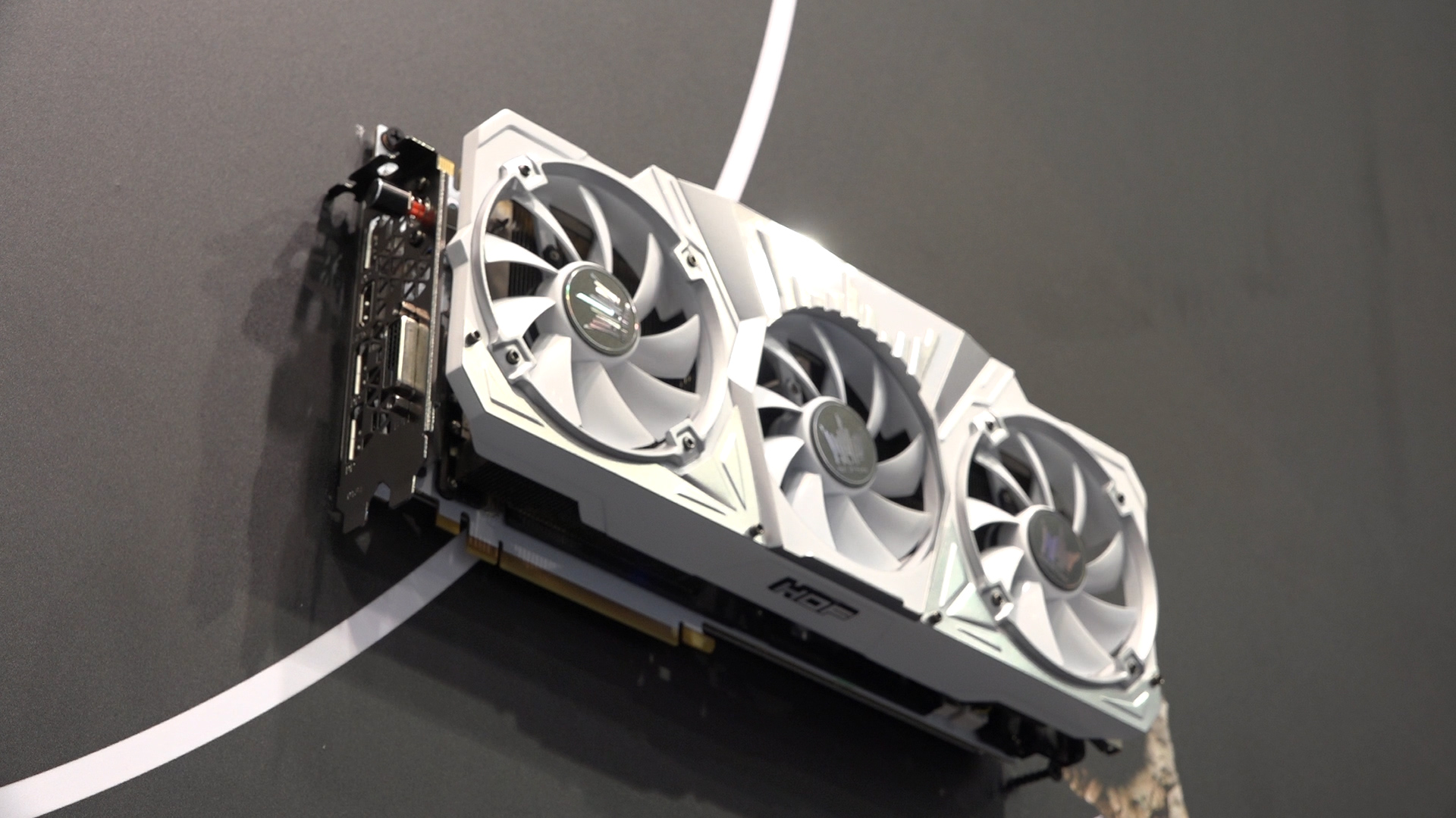 İşte en kaslı GeForce GTX 1080 ekran kartı ve 4GHz'de çalışan oyuncu RAM'leri