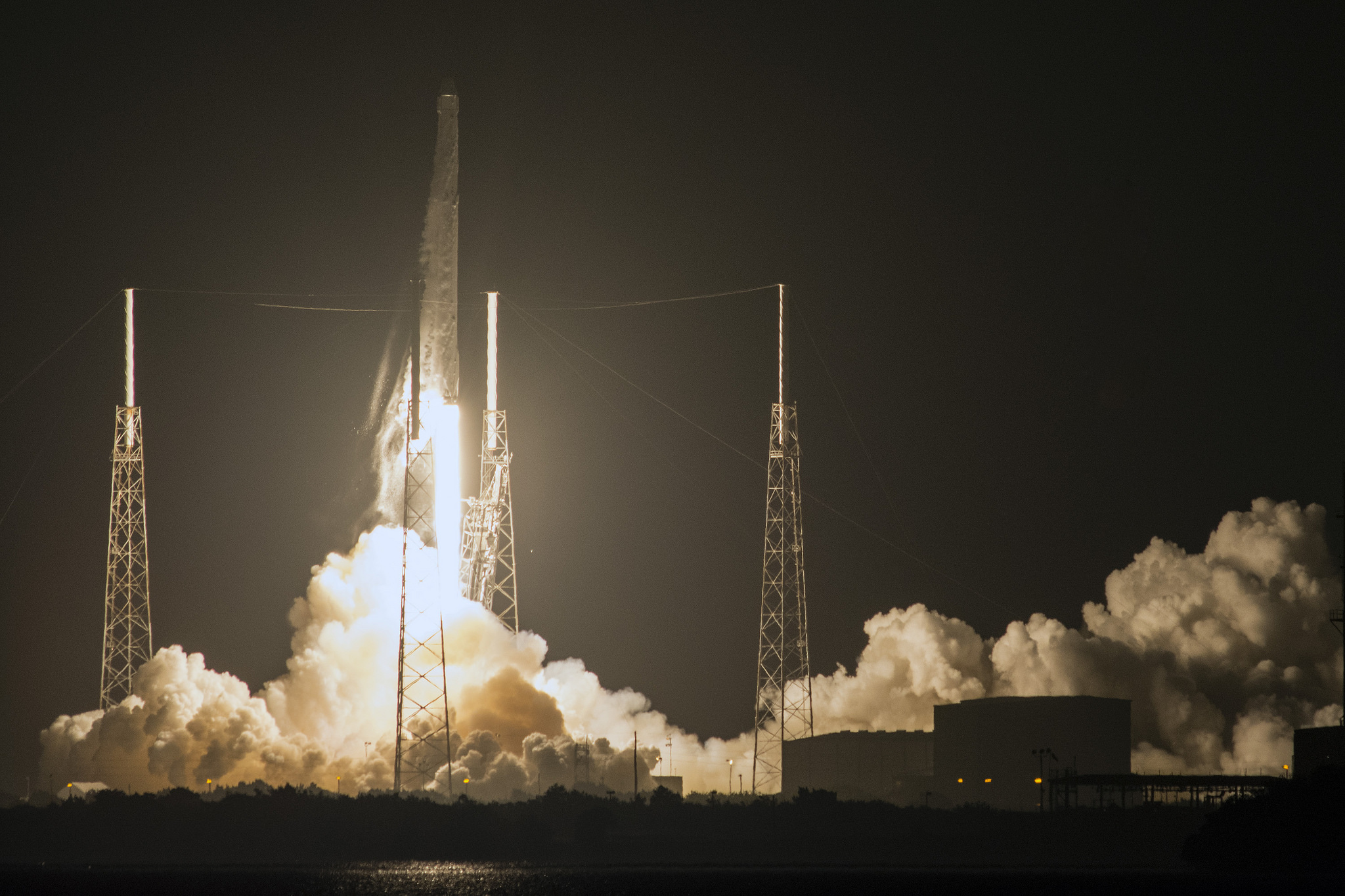 SpaceX ikinci kez karaya iniş yaptı: İşte o anlar (VİDEO)