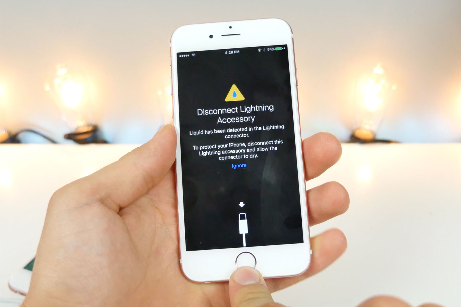 iOS 10, bağlantı noktasındaki ıslaklığı haber verecek