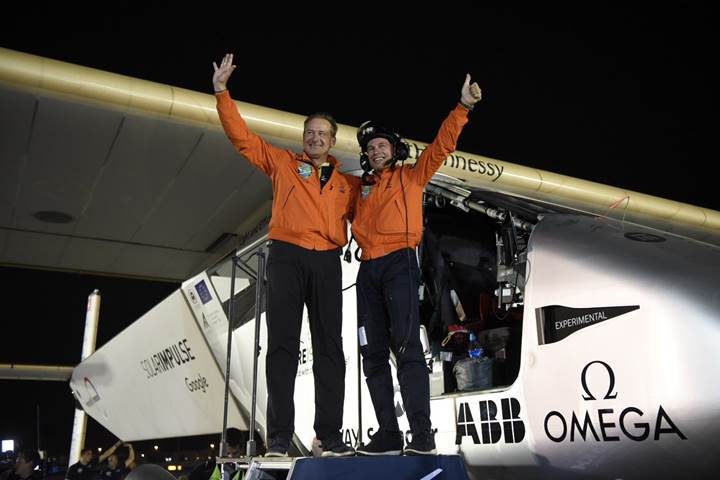 Solar Impulse 2'nin tarihi dünya turu sona erdi: İşte detaylar, videolar ve fotoğraflar