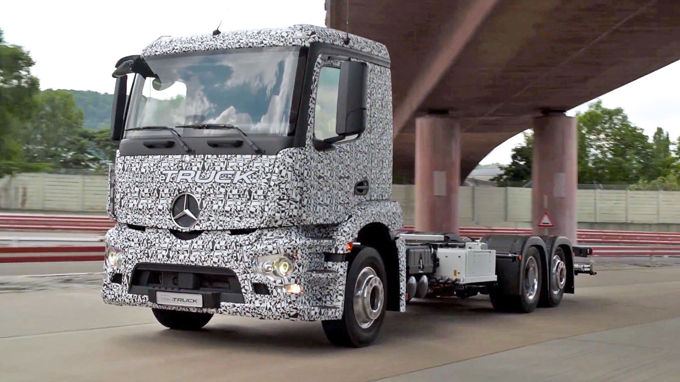 Mercedes'ten dünyanın ilk elektrikli kamyonu: Urban eTruck