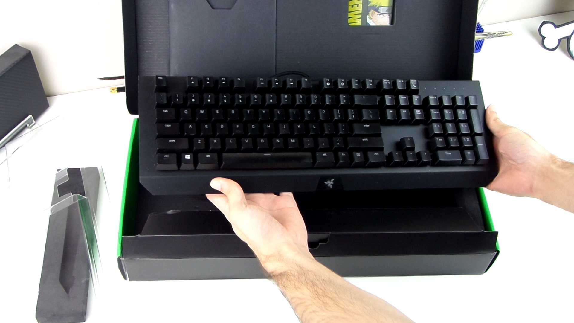 Razer Blackwidow X Chroma mekanik klavye test masamızda!