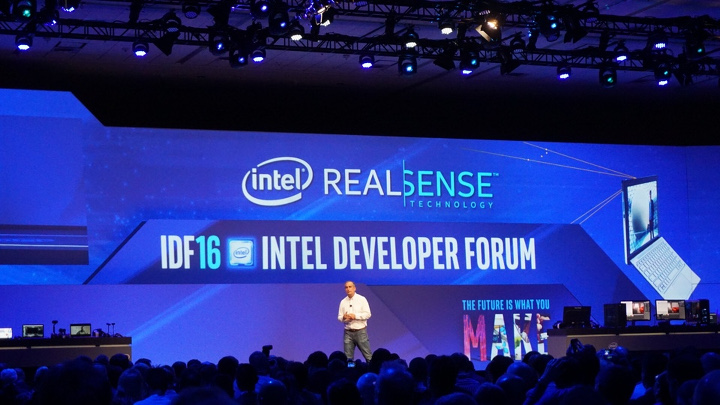 Intel, 10nm sürecinde döküm için hazır