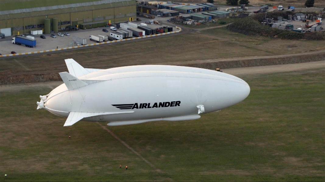 Dünyanın en büyük hava taşıtı Airlander 10 ilk test uçuşunu yaptı