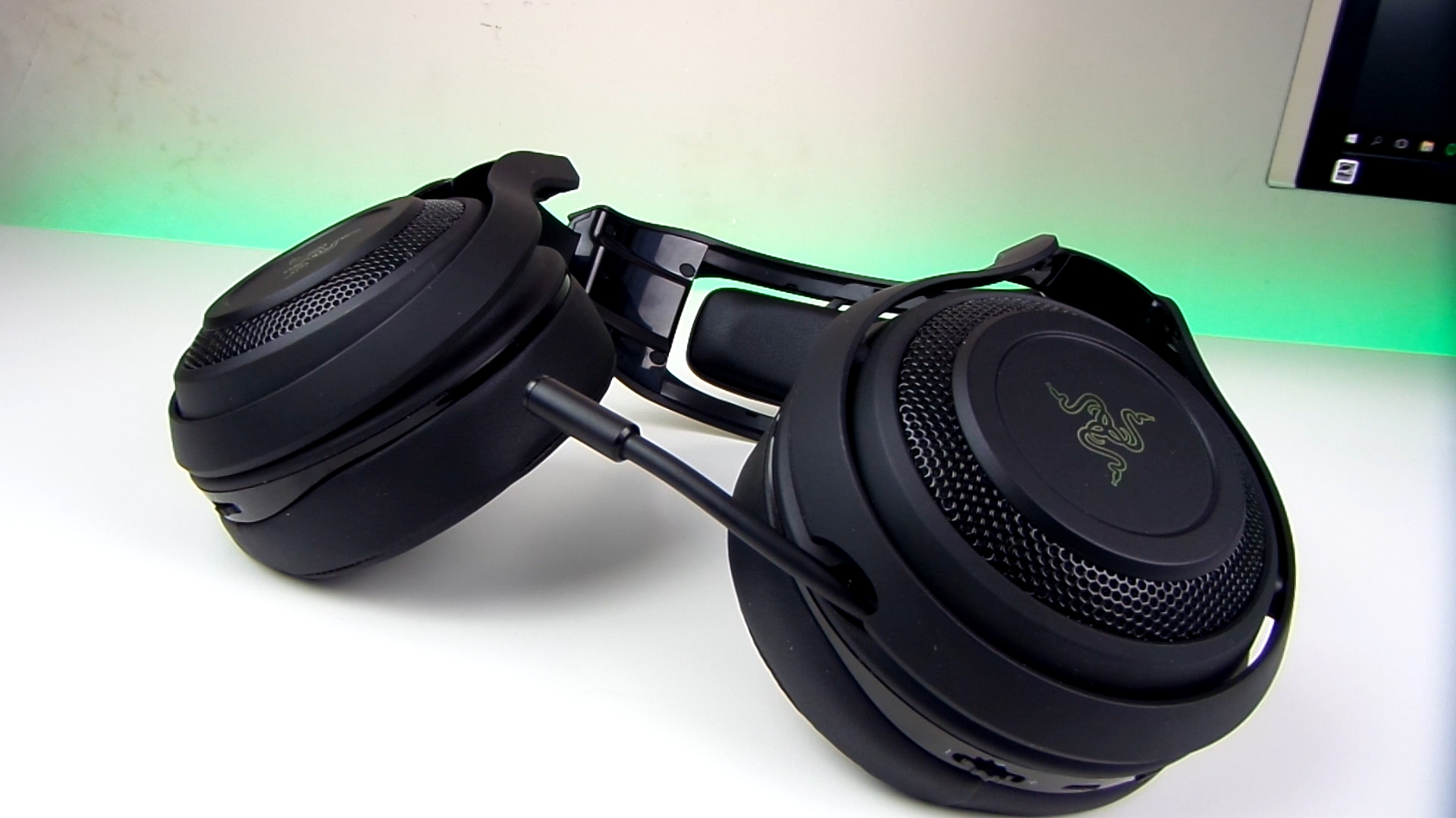 Razer ManO'War 'Hafif Dev' kablosuz oyuncu kulaklığını inceliyoruz