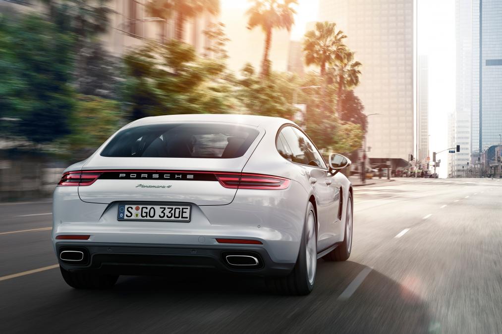 Yeni Porsche Panamera 4 E-Hybrid, 2016 Paris Otomobil fuarında görücüye çıkacak