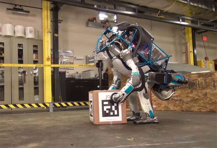 Boston Dynamics'in ünlü robotu Atlas tek ayak üzerinde duruyor (VİDEO)