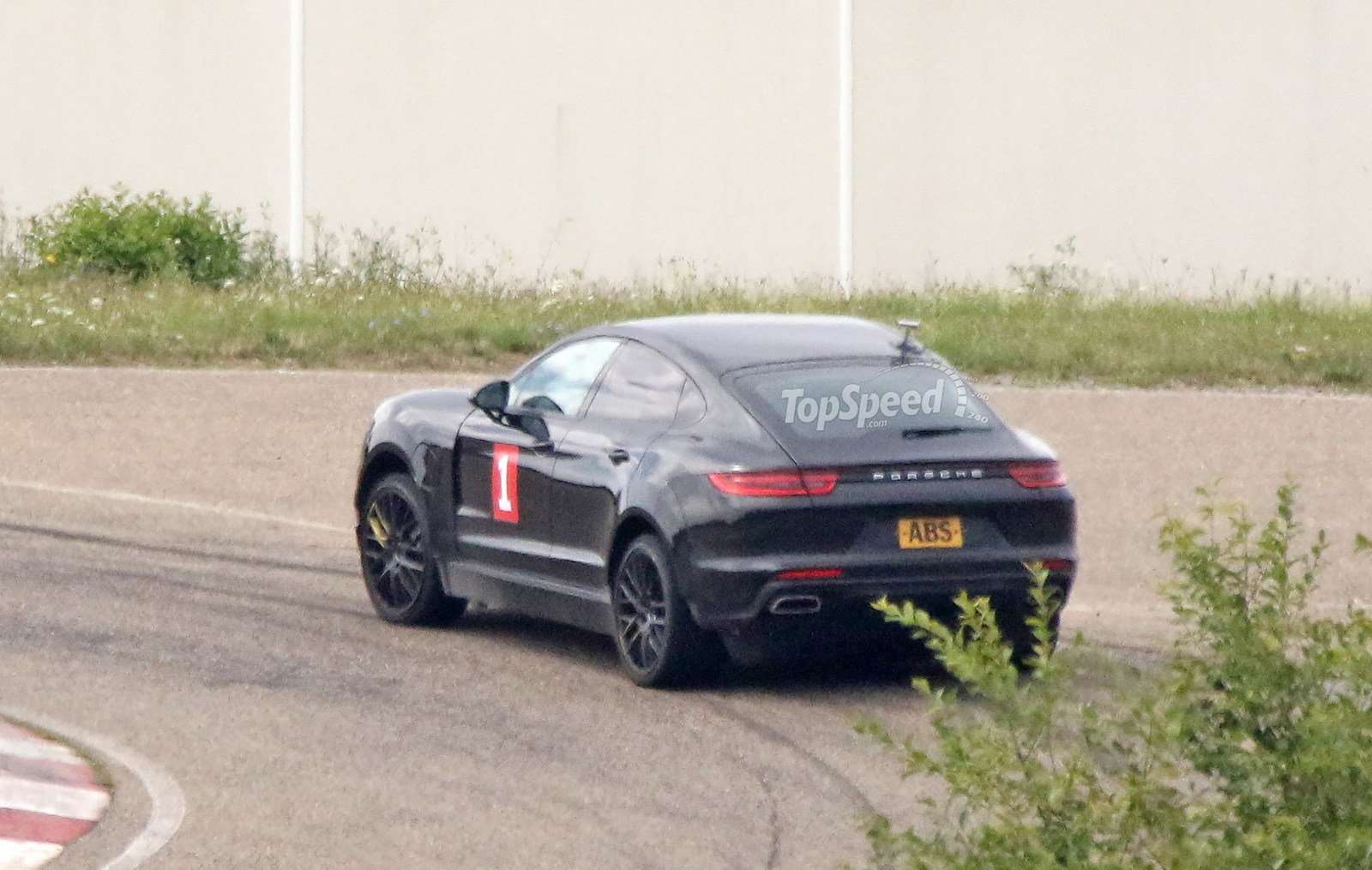 Porsche, BMW X6'ya rakip Cayenne Coupe geliştiriyor