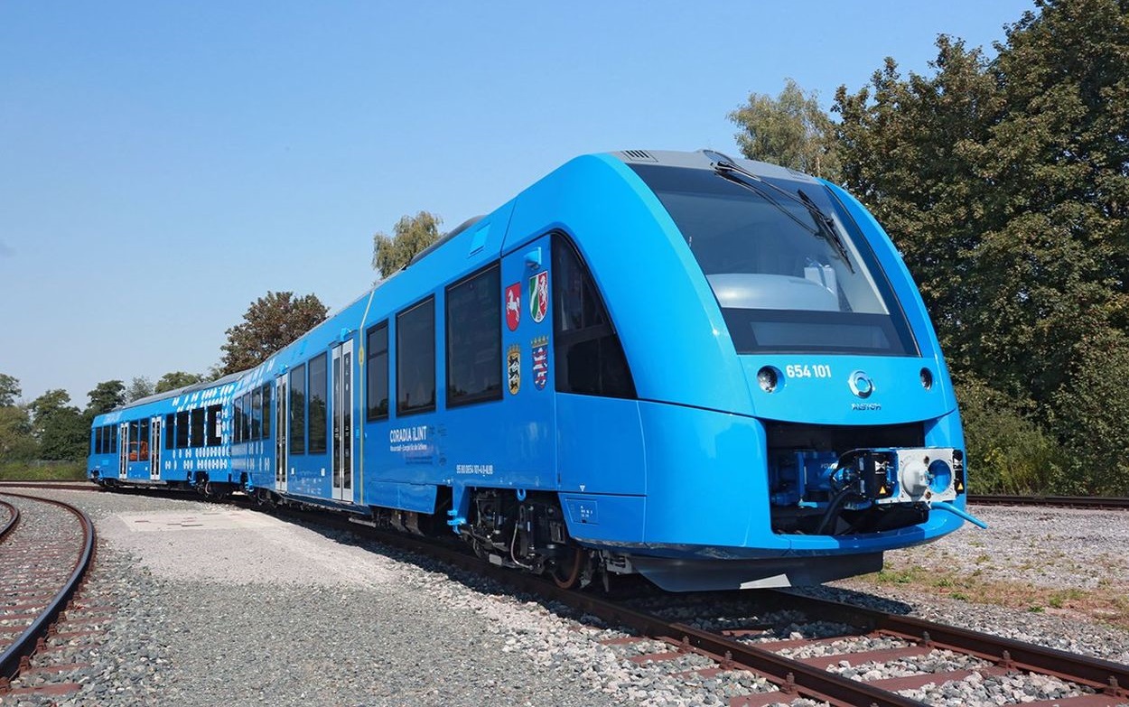 Hidrojen ile çalışan ilk yolcu treni Almanya'da tanıtıldı